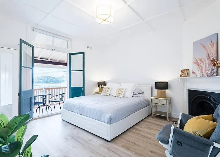 Waterfront - King Master 4 Bedroom 3 Storey#9-10