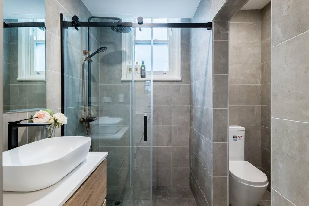 Waterfront - King Master 4 Bedroom 3 Storey#9-10
