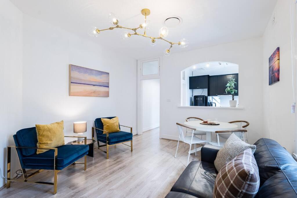 Waterfront - King Master 4 Bedroom 3 Storey#9-10 Sydney
