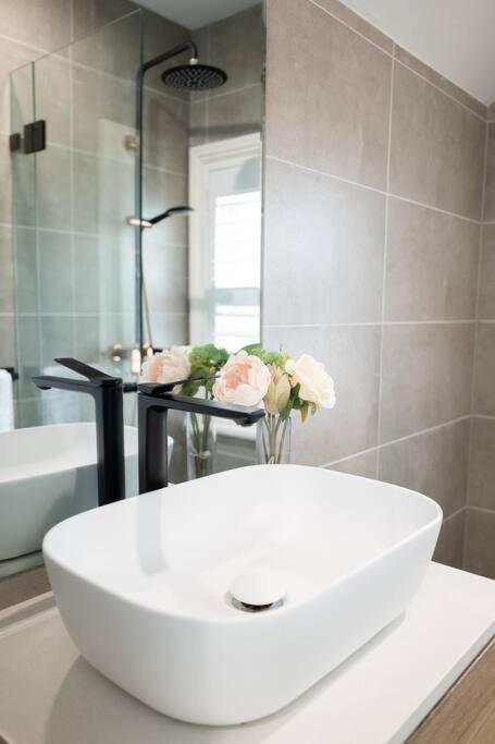 Waterfront - King Master 4 Bedroom 3 Storey#9-10 Apartment *