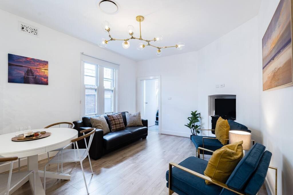 Apartment Waterfront - King Master 4 Bedroom 3 Storey#9-10 *
